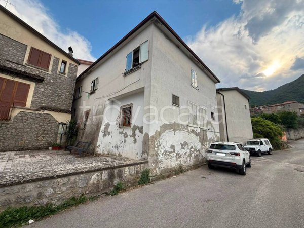 casa indipendente in vendita a Cautano in zona Cacciano
