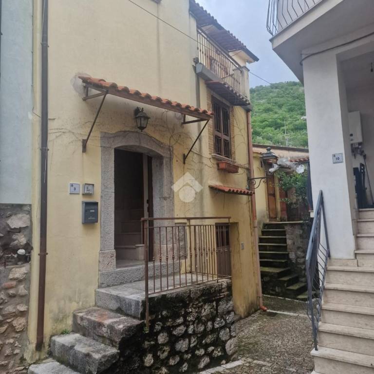 casa indipendente in vendita a Cautano in zona Cacciano
