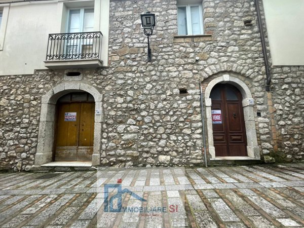 casa indipendente in vendita a Cautano in zona Cacciano