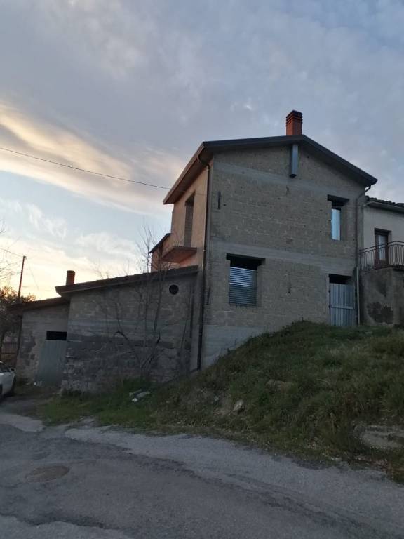 casa indipendente in vendita a Ceppaloni