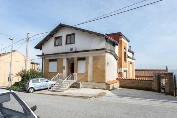 casa indipendente in vendita a Ceppaloni