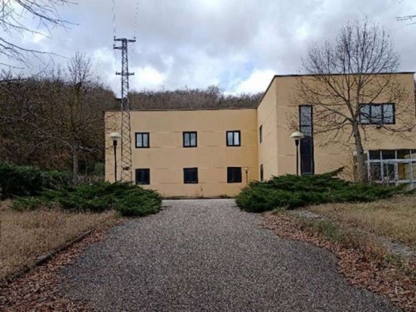 locale commerciale in vendita a Ceppaloni