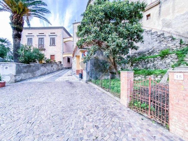 casa indipendente in vendita a Ceppaloni