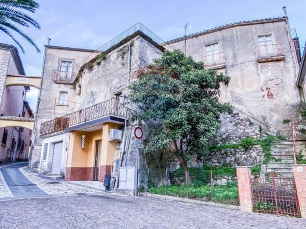 casa indipendente in vendita a Ceppaloni