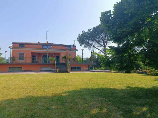 casa indipendente in vendita a Ceppaloni