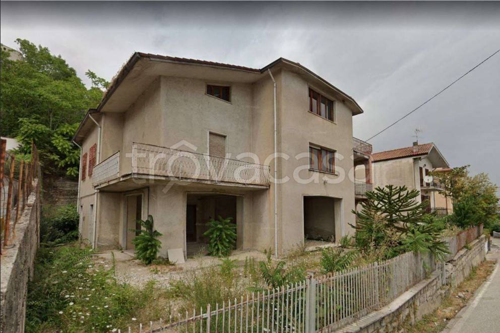casa indipendente in vendita a Ceppaloni