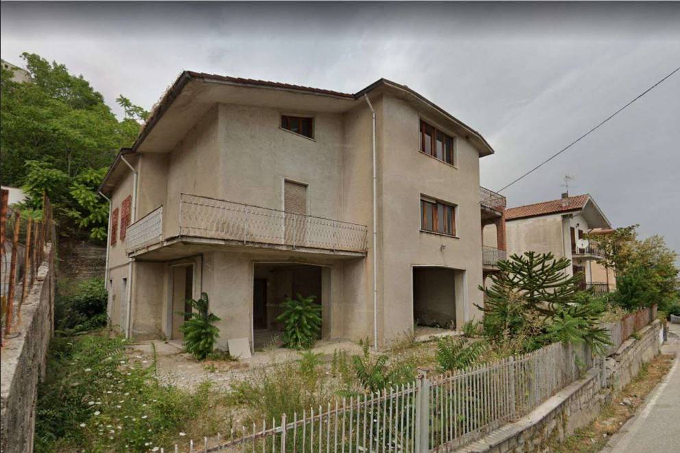 casa indipendente in vendita a Ceppaloni