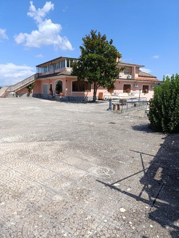 negozio in vendita a Ceppaloni