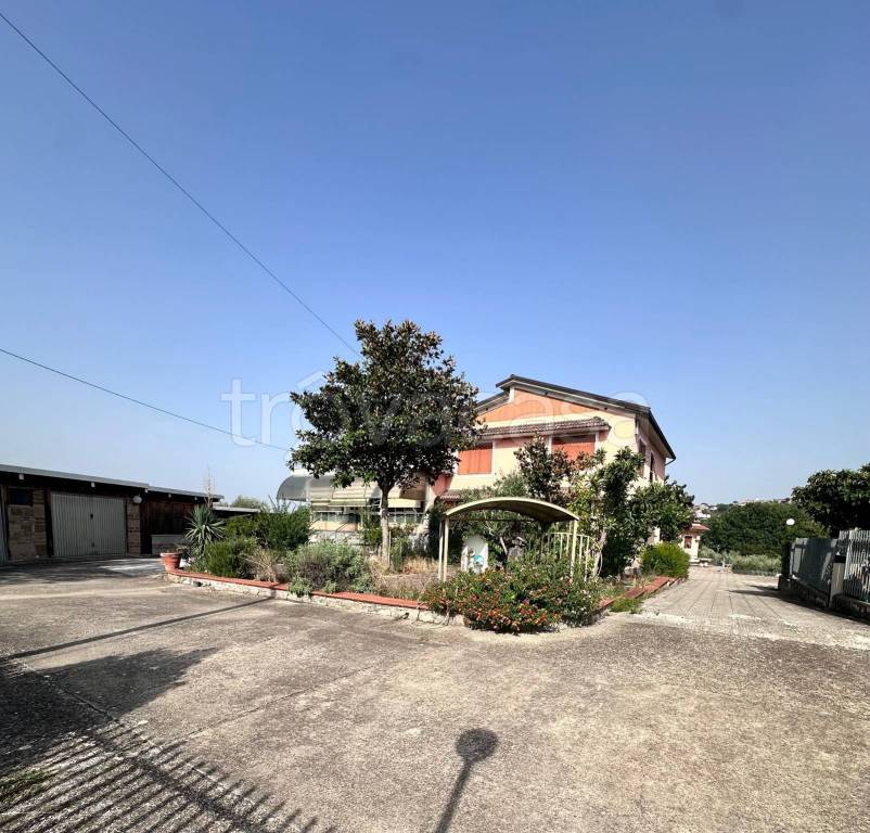 casa indipendente in vendita a Ceppaloni