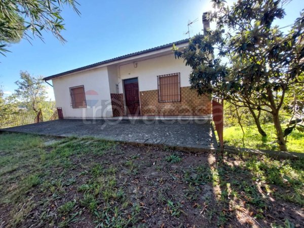 casa indipendente in vendita a Ceppaloni in zona Beltiglio