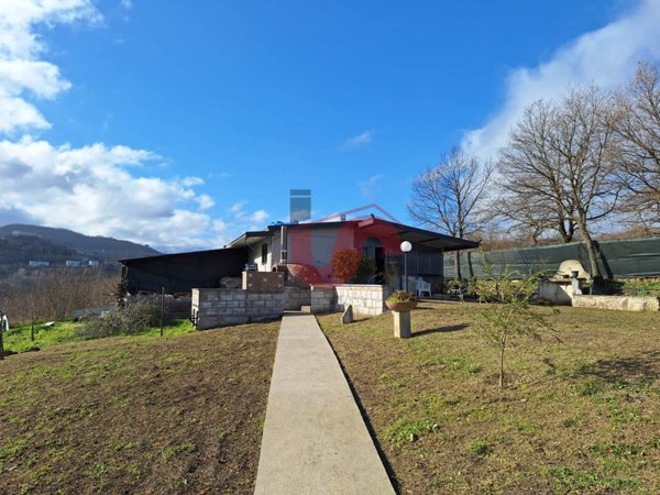 casale in vendita a Ceppaloni