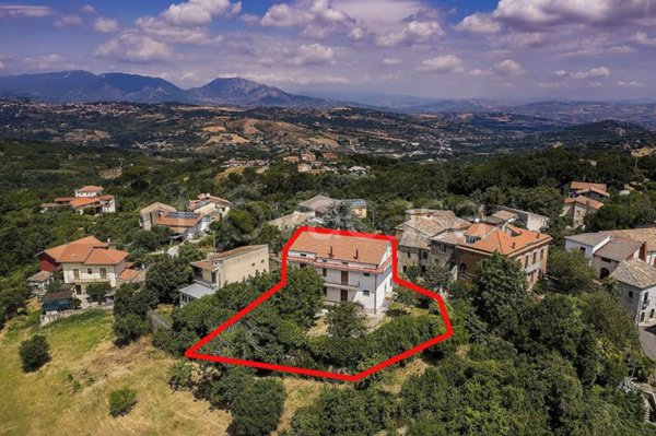 casa indipendente in vendita a Ceppaloni