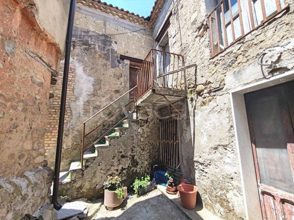 casa indipendente in vendita a Ceppaloni