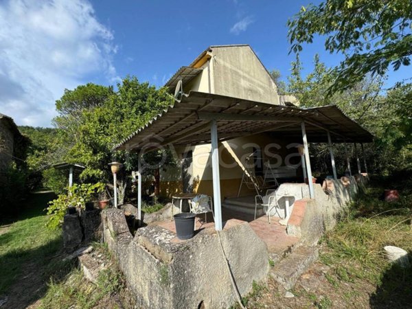 casa indipendente in vendita a Ceppaloni in zona Beltiglio