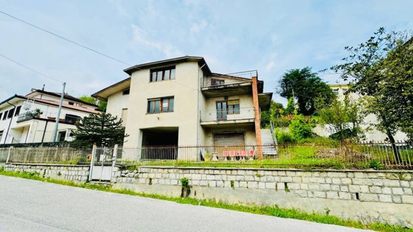 casa indipendente in vendita a Ceppaloni