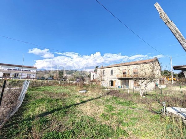casa indipendente in vendita a Ceppaloni in zona Tufara