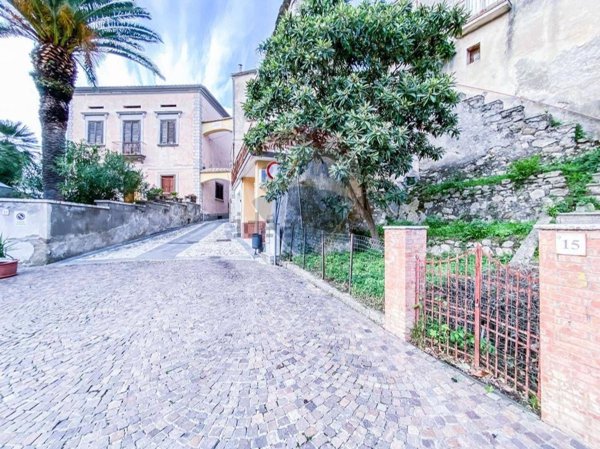 villa in vendita a Ceppaloni