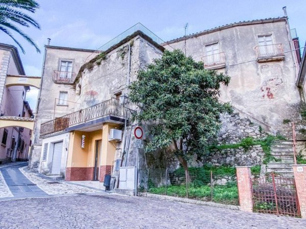casa indipendente in vendita a Ceppaloni