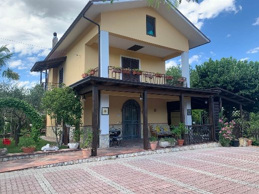 casa indipendente in vendita a Ceppaloni in zona Beltiglio