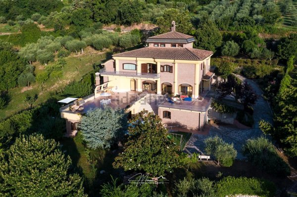 casa indipendente in vendita a Ceppaloni in zona Beltiglio