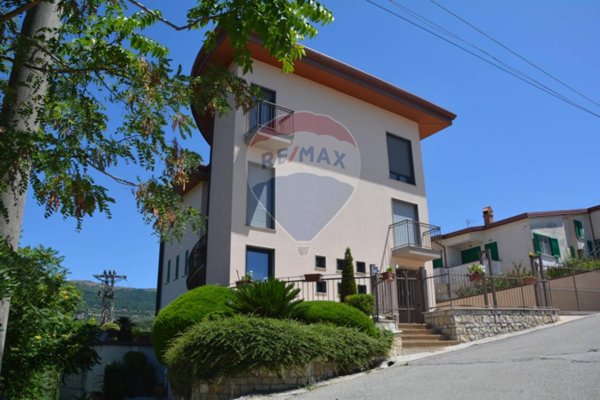 casa indipendente in vendita a Cerreto Sannita