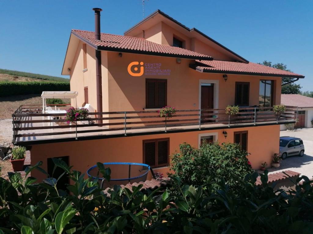 casa indipendente in vendita a Colle Sannita