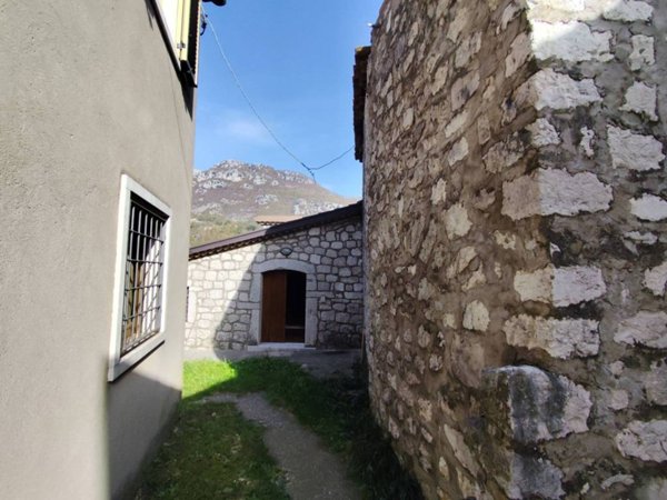 casa indipendente in vendita a Cusano Mutri