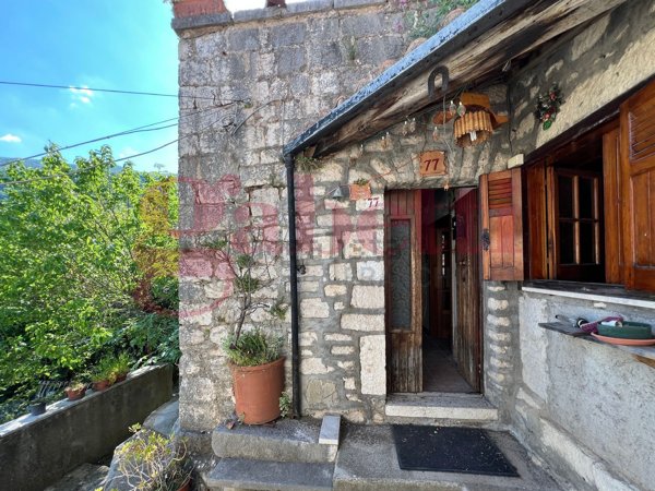 casa indipendente in vendita a Cusano Mutri