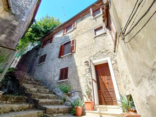 casa indipendente in vendita a Cusano Mutri