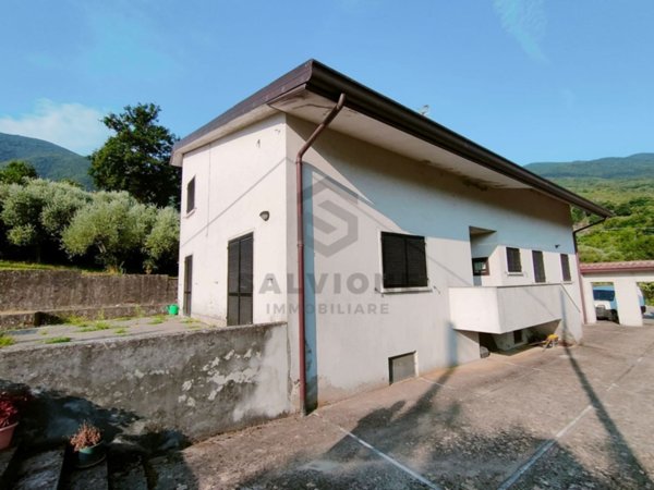 casa indipendente in vendita a Cusano Mutri