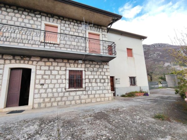 casa indipendente in vendita a Cusano Mutri in zona Bocca della Selva