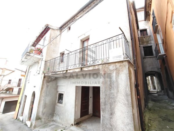 casa indipendente in vendita a Cusano Mutri