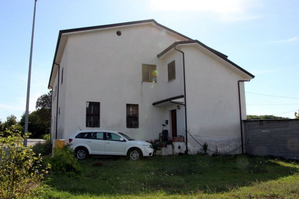 casa indipendente in vendita a Dugenta