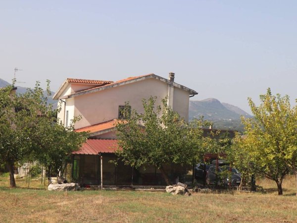 casa indipendente in vendita a Dugenta