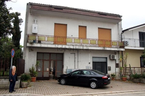 casa indipendente in vendita a Dugenta