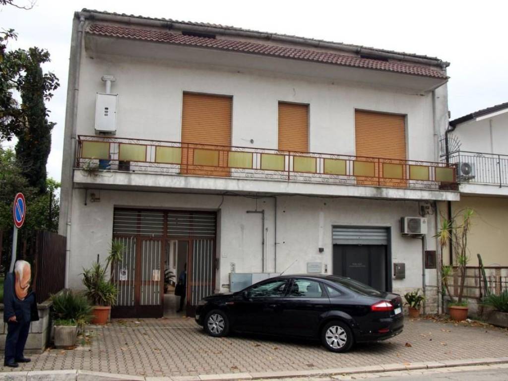 casa indipendente in vendita a Dugenta