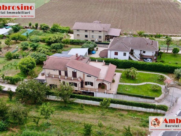 villa in vendita a Dugenta