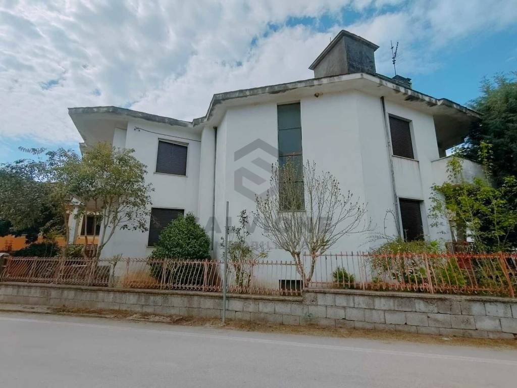 casa indipendente in vendita a Dugenta