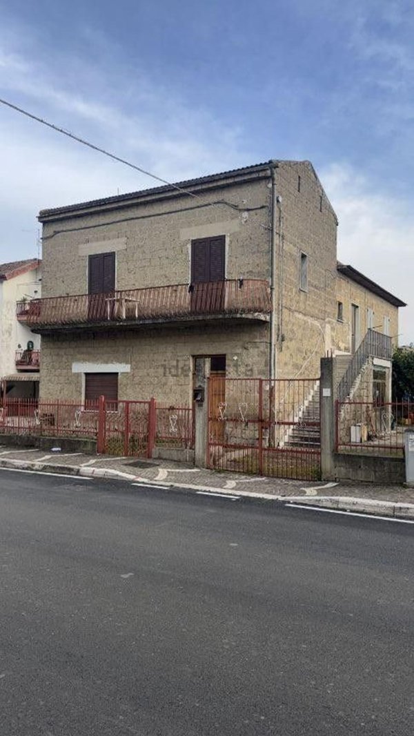 esavano in vendita a Dugenta