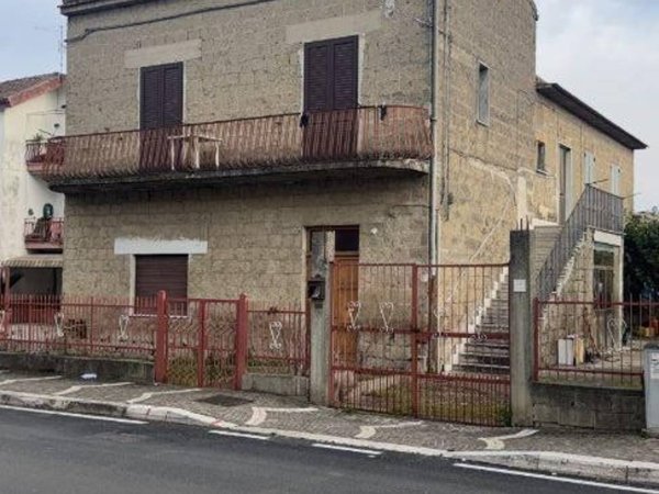 casa indipendente in vendita a Dugenta