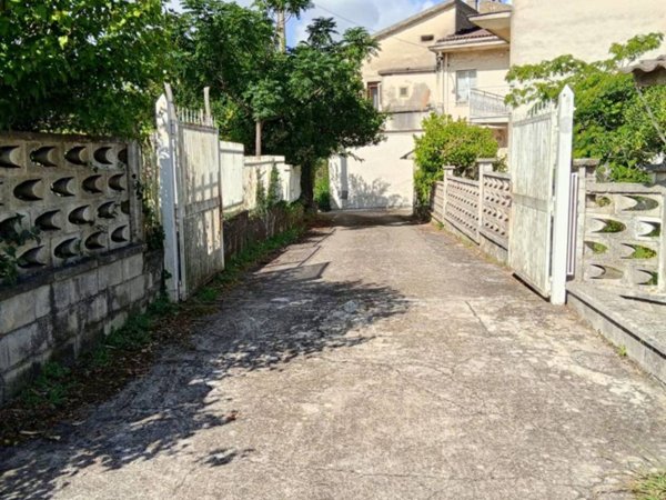 casa indipendente in vendita a Dugenta