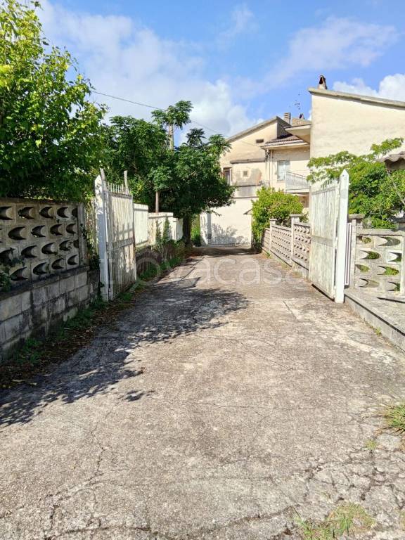 casa indipendente in vendita a Dugenta