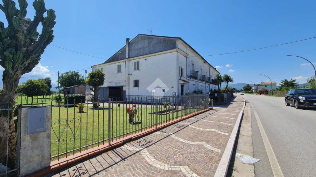 casa indipendente in vendita a Dugenta