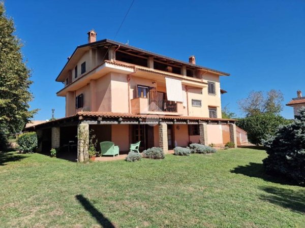 casa indipendente in vendita a Dugenta