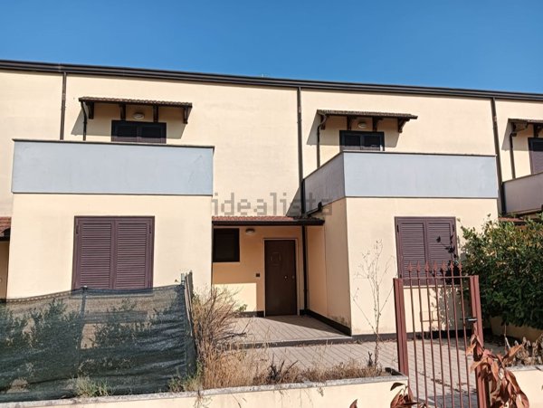 casa indipendente in vendita a Dugenta