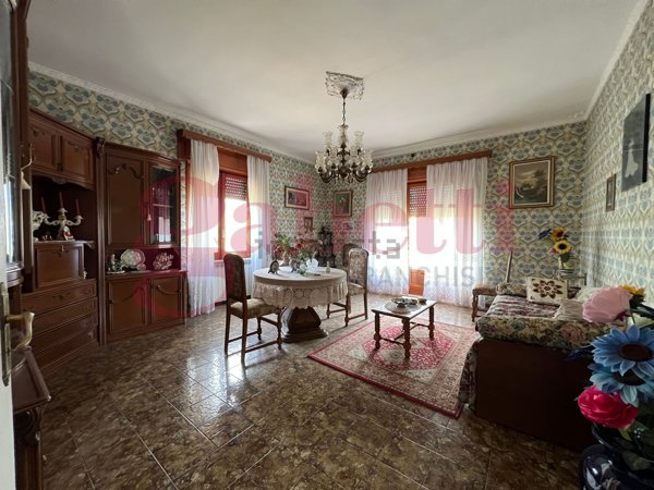 casa indipendente in vendita a Dugenta