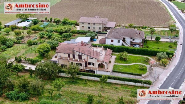 casa indipendente in vendita a Dugenta