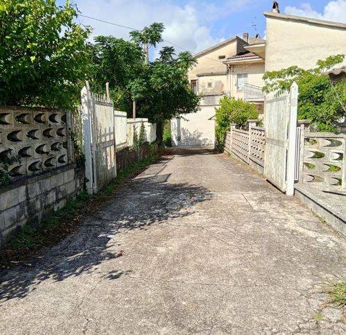 casa indipendente in vendita a Dugenta