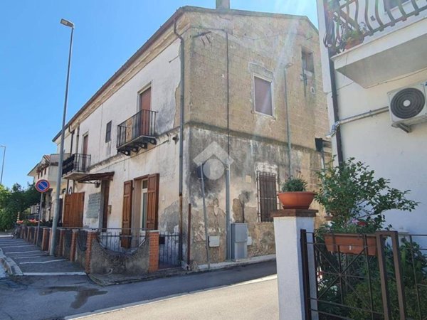 casa indipendente in vendita a Dugenta