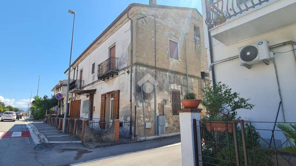 casa indipendente in vendita a Dugenta